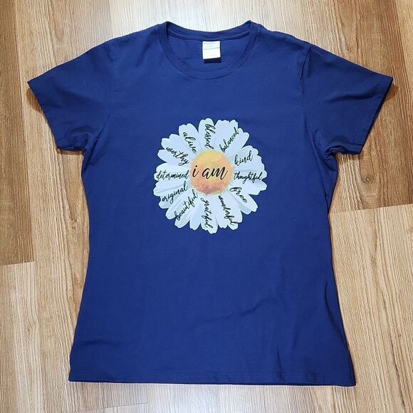 🔸️Blue w/White Daisy "I am..." Scoop Neck Short Sleeve Top Large - Picture 2 of 9